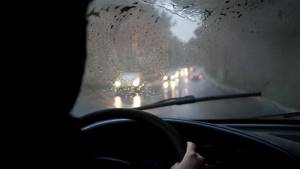 Потеют окна в машине: что делать и как устранить запотевание стекол автомобиля