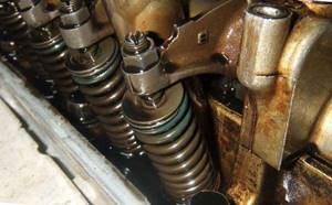 Как можно определить источники стуков в двигателе и что с ними делать
