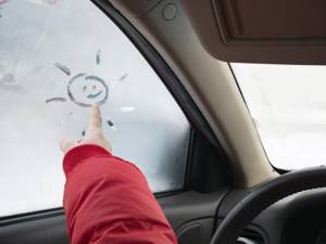 Потеют стекла в машине: что делать