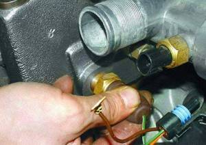 Устройство, принцип работы, ремонт и замена радиатора в автомобиле ваз 2106