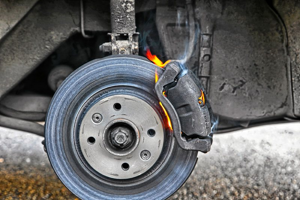 Как проверить тормозные колодки не снимая колеса. признаки износа тормозных дисков