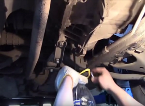 Видео: замена масла в коробке Renault Logan
