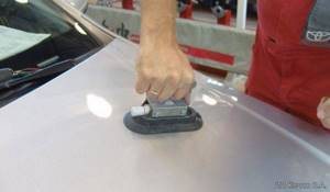 Как убрать вмятину на машине своими руками без покраски: эффективные способы и необходимые инструменты