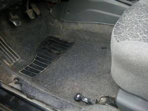 Как просушить автомобиль под ковриками. как высушить салон машины после ливня. факторы, вызывающие повышенную влажность в салоне