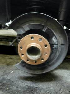 Замена колодок дисковых тормозных механизмов задних колес | opel astra | руководство opel