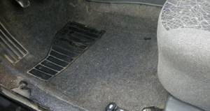 Способы просушки пола салона автомобиля под ковриками