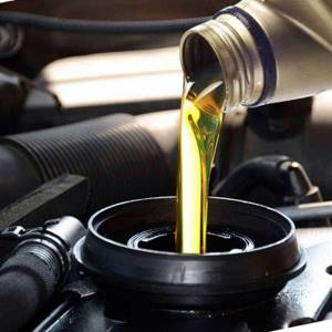 Можно ли заливать дизельное масло в бензиновый двигатель: отличия масел, основные правила