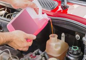 Когда менять ТОСОЛ в автомобиле или заливать свежий антифриз: когда нужна замена охлаждающей жидкости