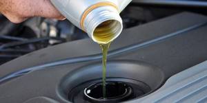 Возможна ли заливка дизельного моторного масла в бензиновый двигатель?