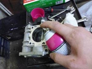 Как правильно чистить дроссельную заслонку автомобильного двигателя