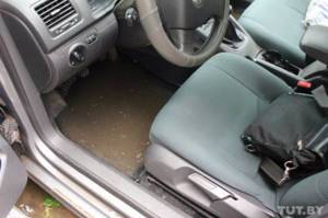 Как высушить сиденье автомобиля от воды
