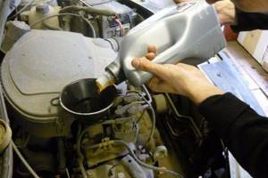 Сколько масла нужно заливать в двигатель разных моделей автомобилей?