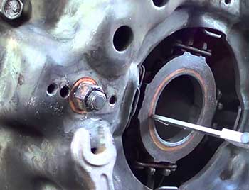 Регулировка и ремонт механизма сцепления грузовых автомобилей КамАЗ