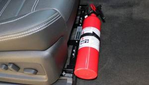 Есть ли толк от огнетушителей в автомобиле: мнение пожарных и водителей