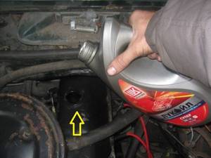 Сколько масла нужно заливать в двигатель разных моделей автомобилей? :: syl.ru