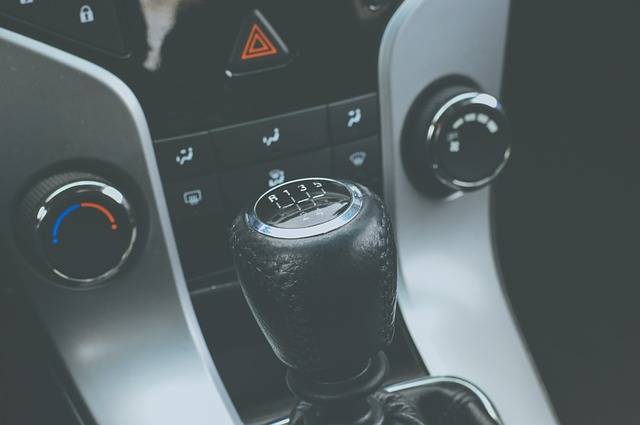 Как научиться правильно переключать передачи в автомобиле
