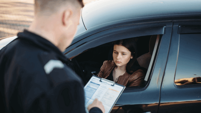 Наказание и штраф за вождение без прав на машине
