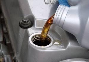 Какое моторное масло заливать в двигатель chevrolet captiva, сколько литров