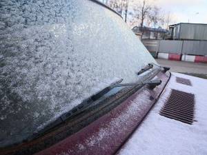Как быстро отогреть лобовое стекло автомобиля в мороз: полезные советы