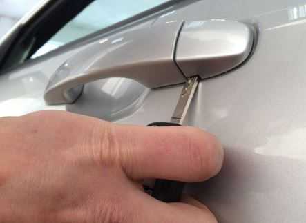 Как открыть дверь автомобиля без ключа? 8 способов открыть автомобиль | советы водителям