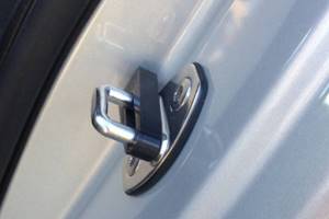 Уплотнитель для дверей автомобиля: резиновый и универсальный, ремонт и уход