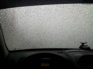 Почему потеют окна в машине изнутри и что делать?