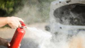 Рейтинг лучших автомобильных огнетушителей: порошковые и углекислотные