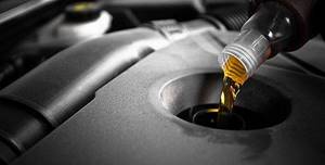 Как правильно долить масло в двигатель - советы и рекомендации