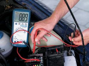 Зарядка аккумулятора автомобиля дома требует соблюдения мер безопасности