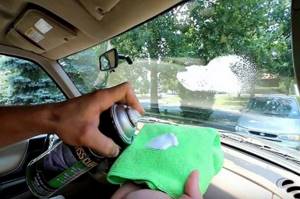 Что делать, если часто потеют окна в машине: обзор средств