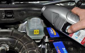 Что такое охлаждающая жидкость для авто: характеристики антифриза и тосола, куда его заливать в автомобиле и зачем он нужен машине зимой и летом
