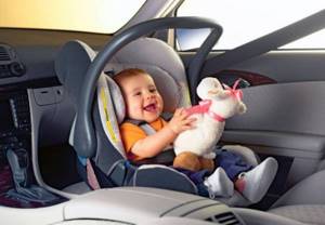 Допустима ли перевозка ребёнка на переднем сидении машины