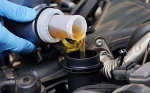 Сколько нужно заливать масла в двигатель: инструкции и рекомендации для разных автомобилей