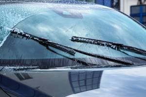 Проверенные способы борьбы со льдом на стекле автомобиля в мороз
