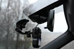 Как подключить и установить видеорегистратор в автомобиль своими руками: без прикуривателя, к плафону освещения в машине, без проводов