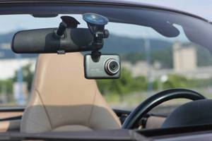 Как правильно установить видеорегистратор в машине?