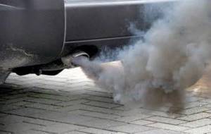 Белый и черный дым из выхлопной трубы: причины появления на бензиновом двигателе, а также почему из глушителя идет сизый дым