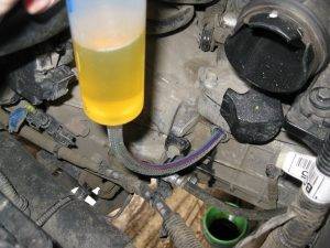Долив или замена масла в КПП: как залить масло в коробку передач