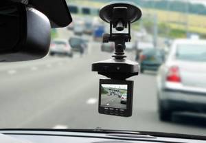 Как правильно выбрать автомобильный видеорегистратор: советы специалистов