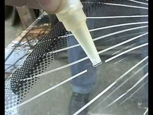 Ремонт лобового стекла своими руками: виды повреждений, подготовка к ремонту и его технология